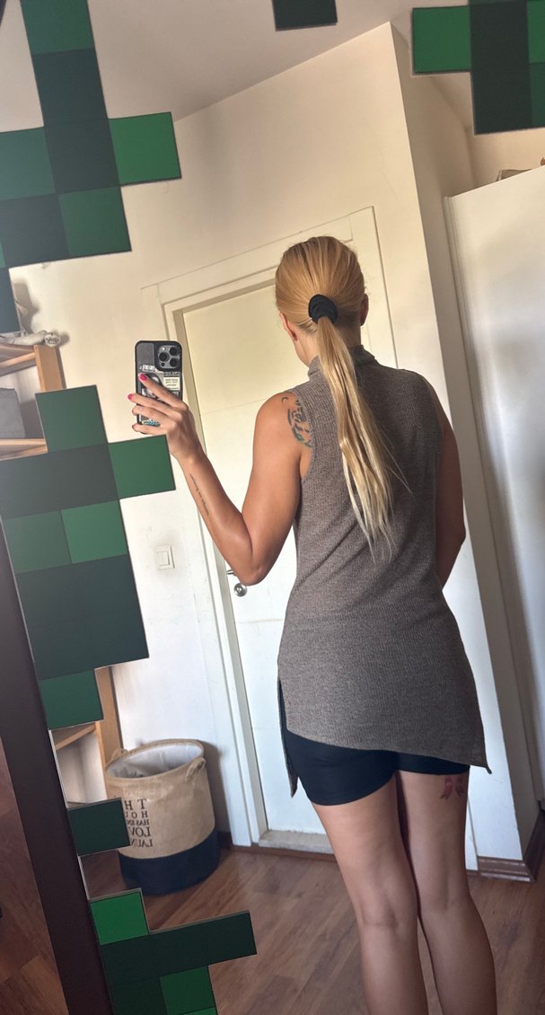 Gri Yüksek Yakalı Kolsuz Triko Elbise - Görsel 3