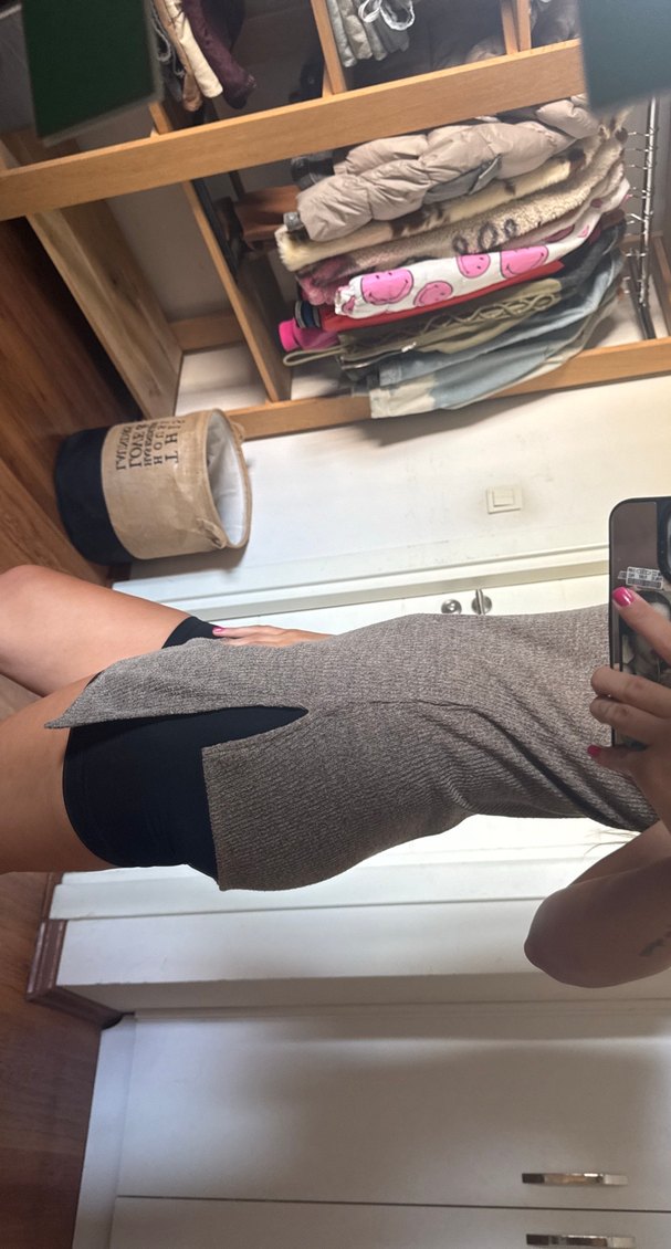 Gri Yüksek Yakalı Kolsuz Triko Elbise - Görsel 4