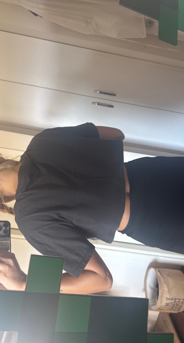 Mor Baskılı Kayışlı Rock Punk Crop Top - Görsel 3