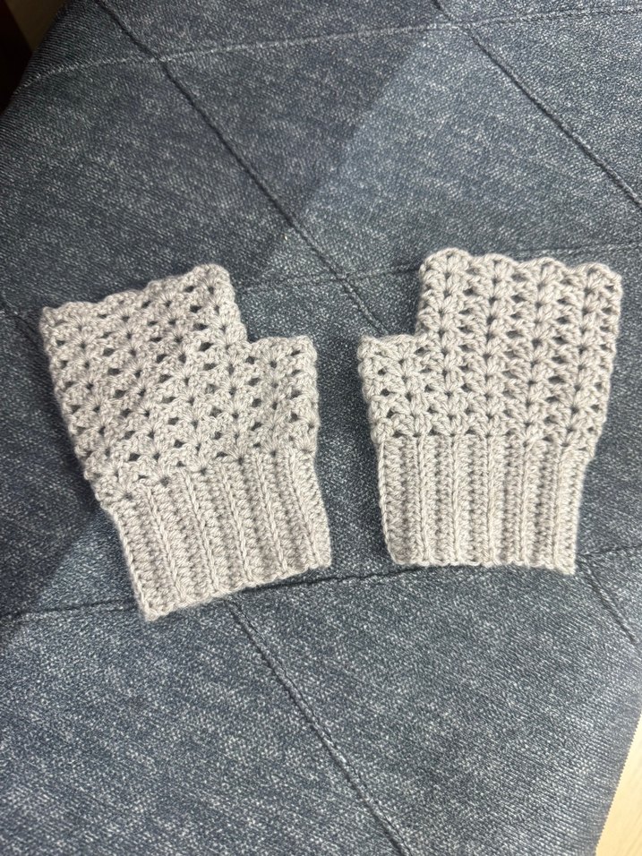 Gri Örgü Parmaksız Kadın Eldiveni - Görsel 2