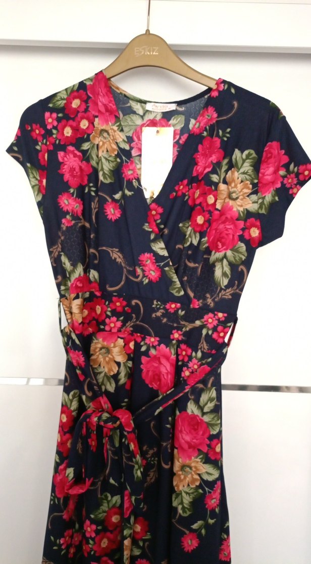 Çiçek Desenli V Yaka Midi Elbisesi - Görsel 3