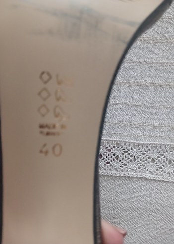 40 Beden Diger Gümüş Parlak Stiletto