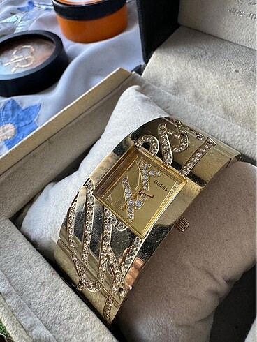 Guess Guess saat