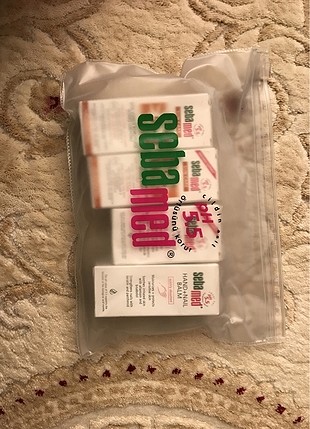 Sebamed Güneş kremleri çantasıyla 