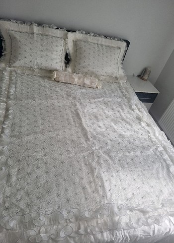 ÇEYİZLİK İŞLEMELİ SIFIRDAN FARKSIZ YATAK ÖRTÜSÜ MARKA TEMSİLİ) - Görsel 2