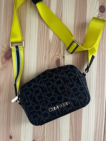 Calvin Klein çapraz çanta