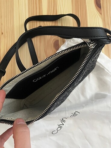  Beden Calvin klein çapraz çanta