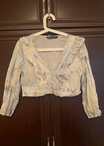 Zara V Yaka Düğmeli Kısa Bluz