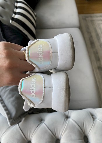 26 Beden beyaz Renk Adidas çocuk ayakkabı