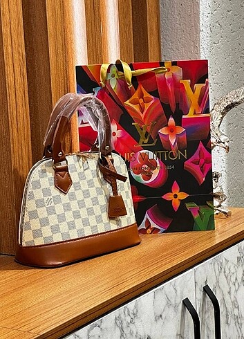 Louis Vuitton kadın kol çantası 