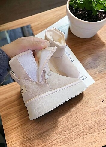 Ugg Ugg çoçuk bot