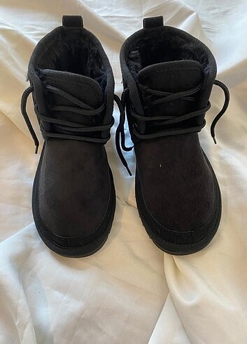 36 Beden siyah Renk Ugg bağcıklı bot