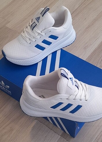 36 Beden beyaz Renk Adidas triko kadın spor ayakkabı