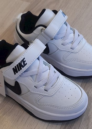 33 Beden Nike Beyaz Erkek Çocuk Spor Ayakkabısı
