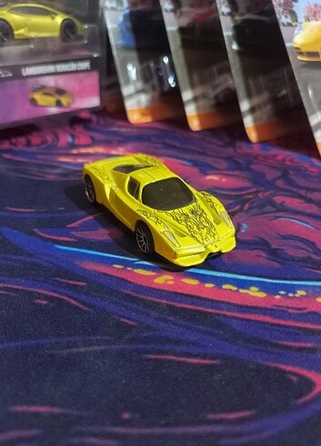  Beden Hot Wheels 2002 Enzo Ferrari