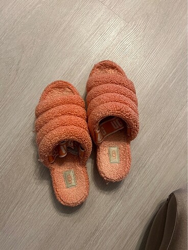 Ugg Ugg terlik