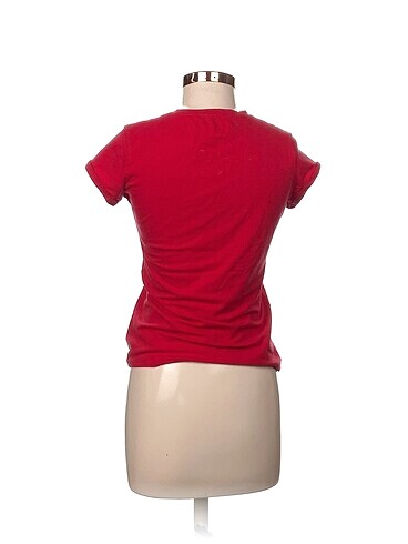 m Beden Defacto T-shirt %70 İndirimli.