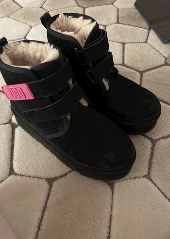 38 Beden pembe Renk UGG SİYAH