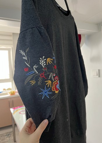 Nakış Detaylı Gri Kadın Triko Tunik - Görsel 2