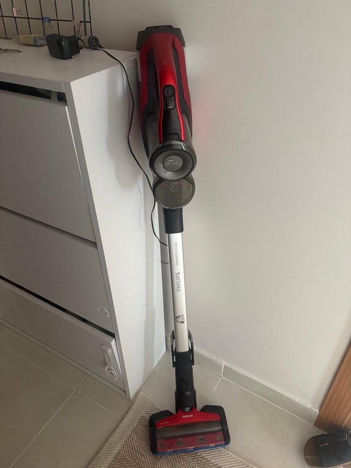 Philips Xc7043/01 Kırmızı Şarjlı Dikey Süpürge - Görsel 2