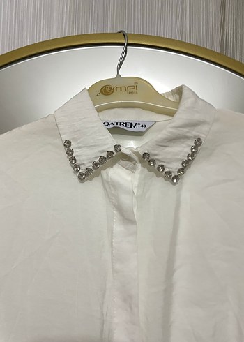 Zincir Detaylı Beyaz Keten Gömlek - Görsel 2