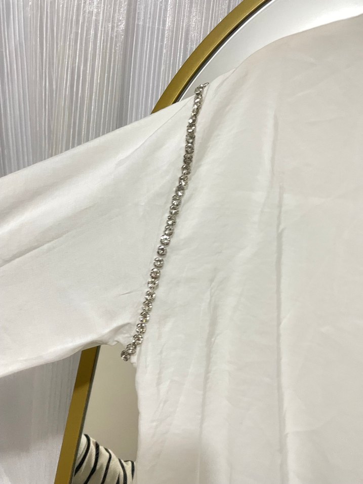 Zincir Detaylı Beyaz Keten Gömlek - Görsel 3