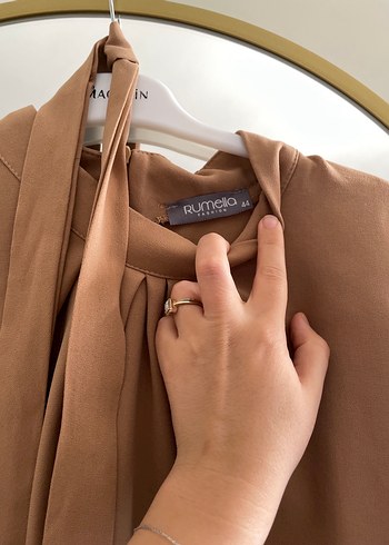 Uzun Bej Kadın Takım, Yüksek Yakalı, Dökümlü - Görsel 2