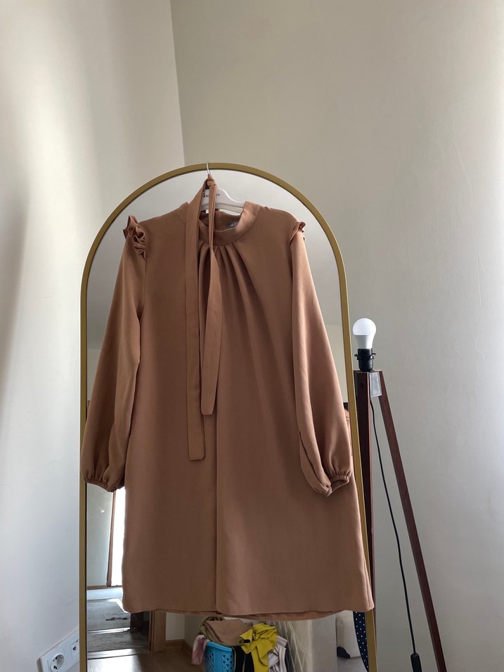 Uzun Bej Kadın Takım, Yüksek Yakalı, Dökümlü - Görsel 3