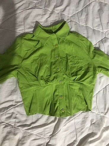 Yeşil korseli gömlek