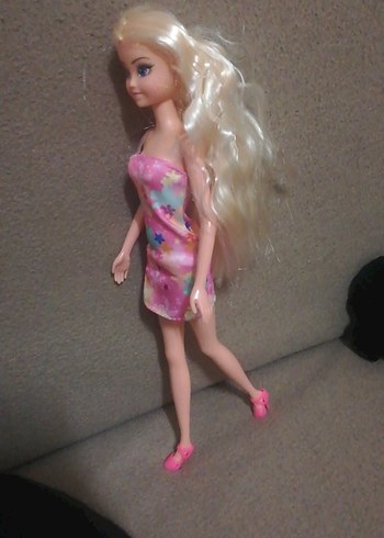 Barbie Uzun Saçlı Pembe Bebek