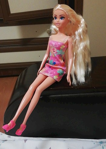 Barbie Pembe Çiçek Desenli Bebek