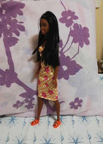 Barbie Çiçek Desenli Çok Renkli Bebek
