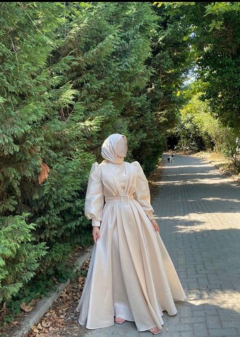 Uzun Kollu Beyaz Drapeeli Tesettür Abiye - Görsel 4