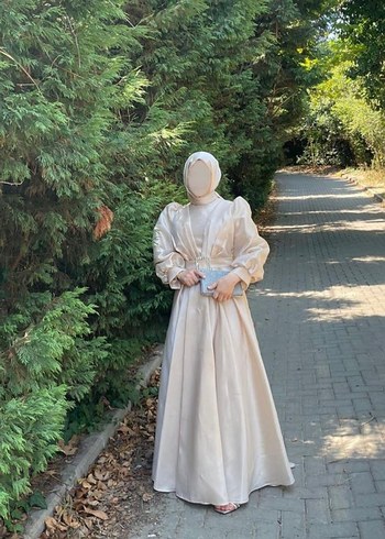 Uzun Kollu Beyaz Drapeeli Tesettür Abiye - Görsel 2