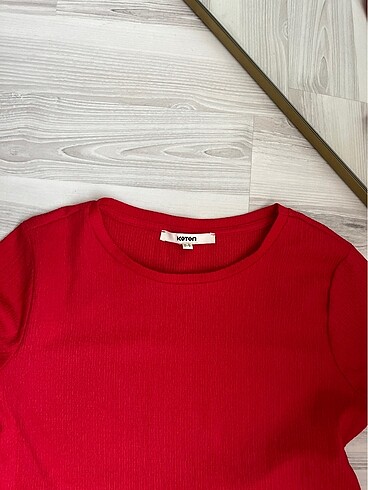 Kırmızı elbise - Görsel 2