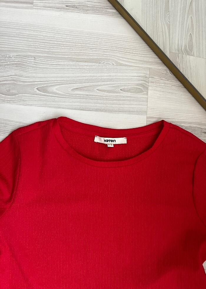 Kırmızı elbise - Görsel 2