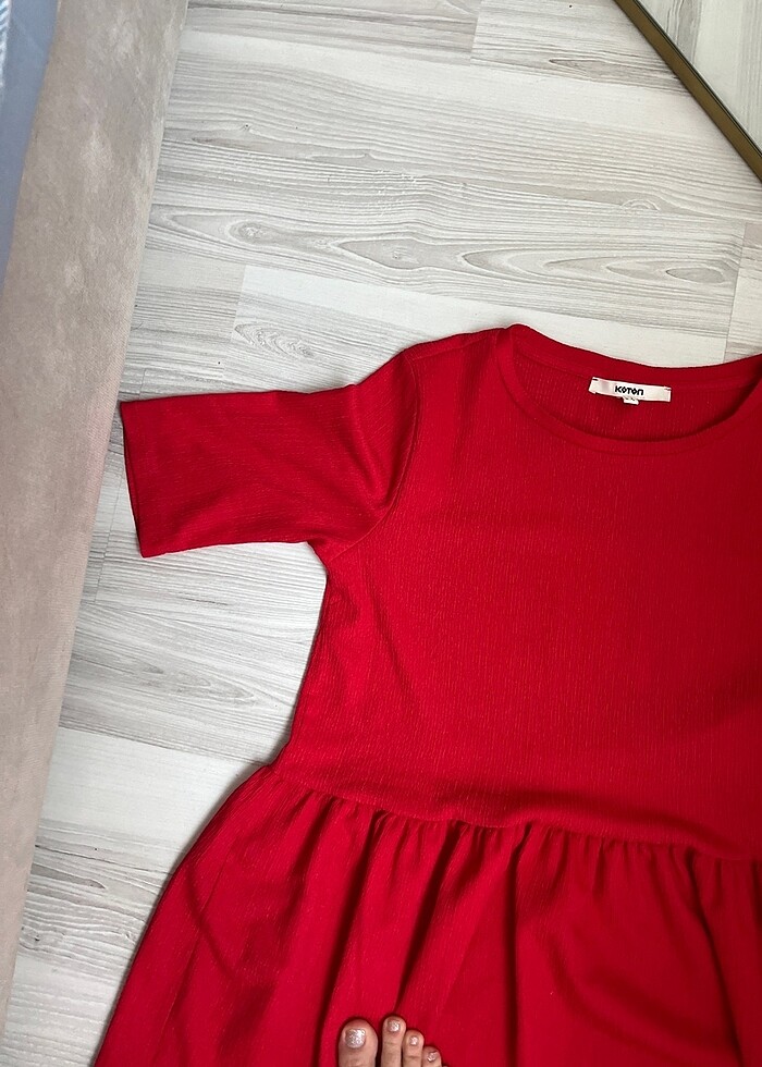 Kırmızı elbise - Görsel 3