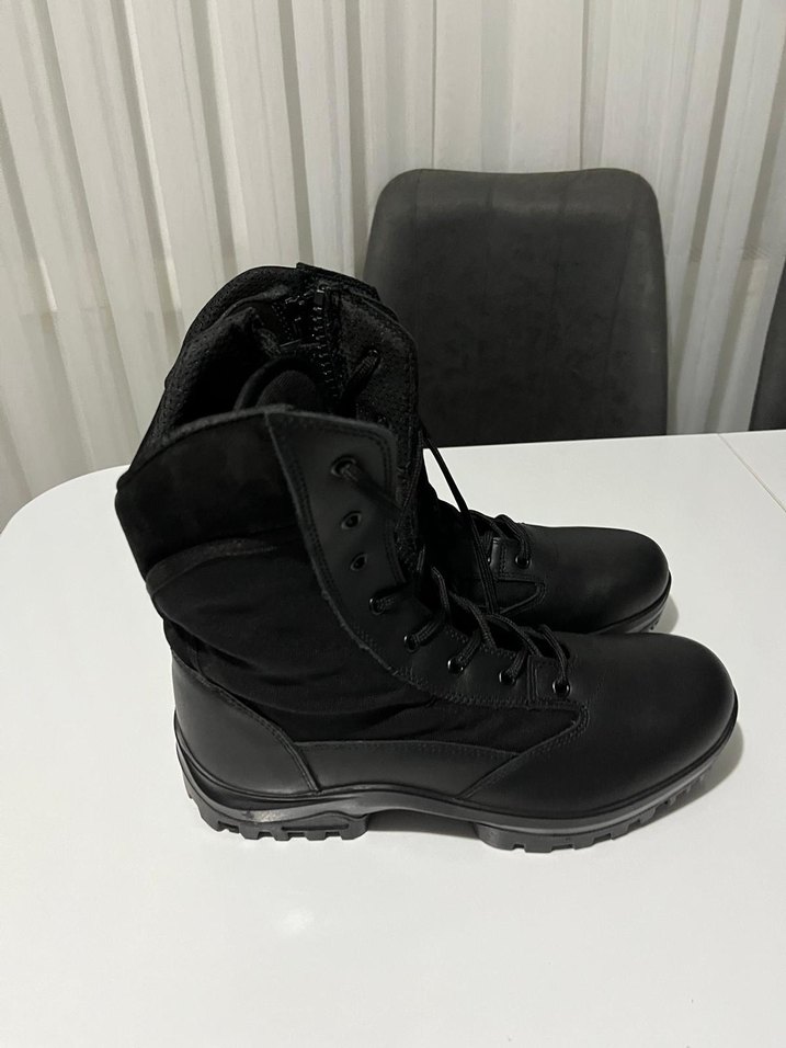 Siyah Erkek Bot - Görsel 3