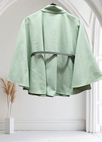 Kemer Detaylı Yeşil Kadın Panço - Görsel 2