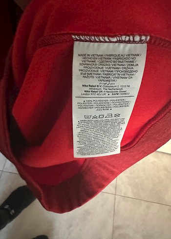 Erkek. Kırmızı Kapüşonlu Sweatshirt hiç kullanılmadı - Görsel 5