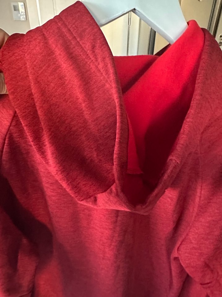 Erkek. Kırmızı Kapüşonlu Sweatshirt hiç kullanılmadı - Görsel 2