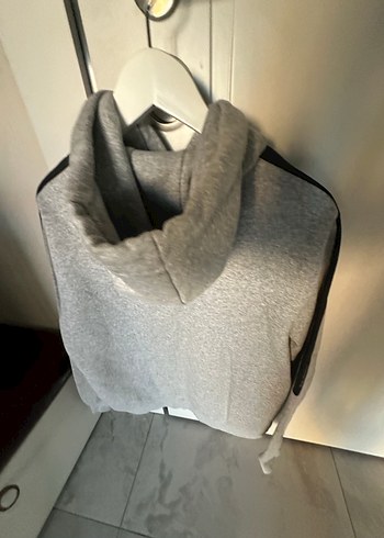 Gri Kapüşonlu Yüksek Yakalı Kadın Sweatshirt - Görsel 3