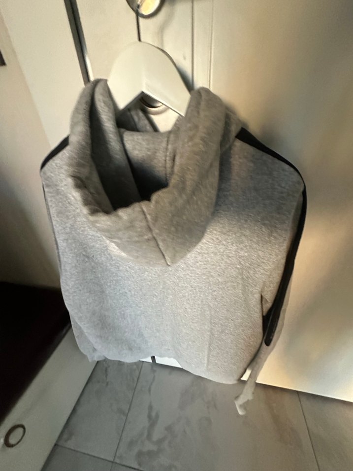 Gri Kapüşonlu Yüksek Yakalı Kadın Sweatshirt - Görsel 3