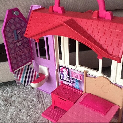 Barbie Bebek Evi