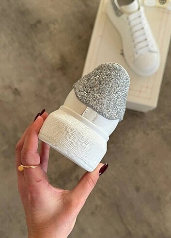 36 Beden Alexander McQueen