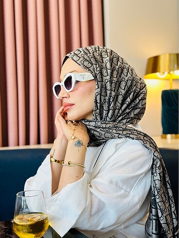 dior şal