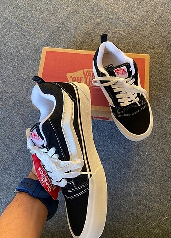 Vans VANS KNU NAVVY Kutulu etiketli yedek bağcıklı 36-45 ARASI 