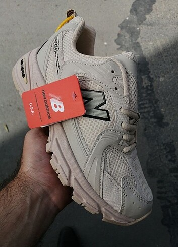 36 Beden Unisex New balance 36 40 arası numaralari mevcuttur Kutulu eti