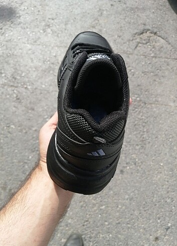 42 Beden Adidas erkek ayakkabı 40 44 arası numaralari mevcuttur Kutulu