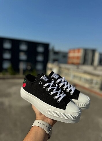 36 Beden Converse Platfeom Cherry 36/40 Arası numaralari mevcut Kutulu